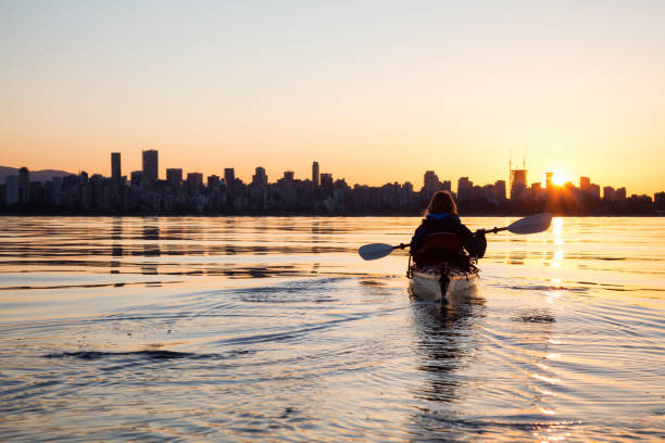 istock Sunrise Kayaking in Vancouver 1013267720
