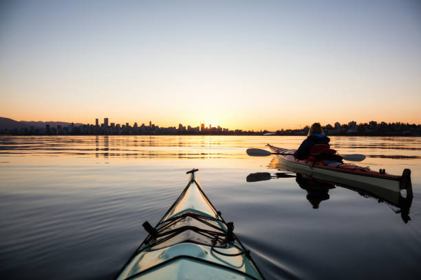 istock Sunrise Kayaking in Vancouver 1013267736