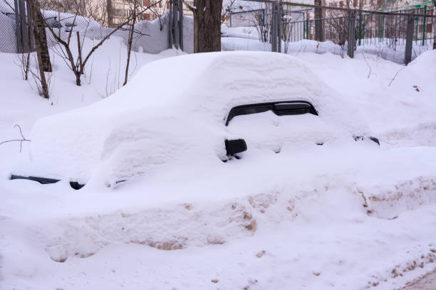 istock Car Covered In Fresh White Snow 1013283952