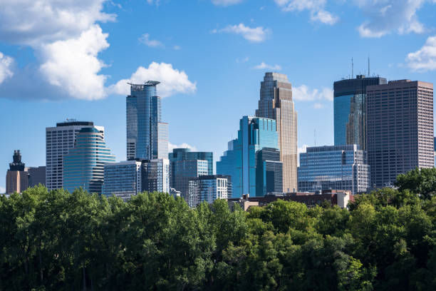 istock Minneapolis Skyline - Cityscape 1013342552