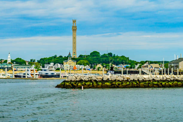 marina de provincetown e peregrino monumento, provincetown, ma eua - provincetown - fotografias e filmes do acervo