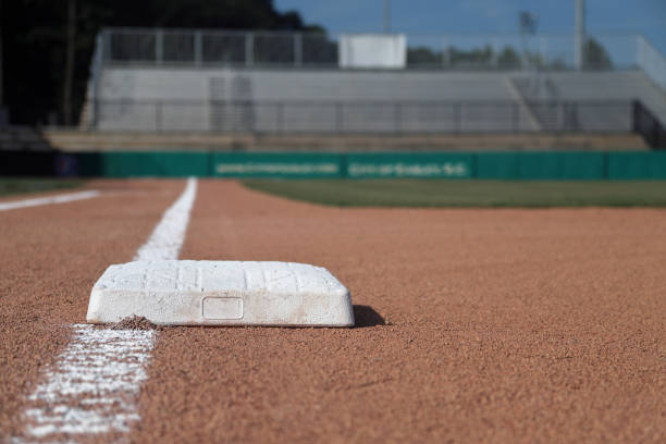 Baseball infield 1st base Baseball field 1st base looking home baseline stock pictures, royalty-free photos & images