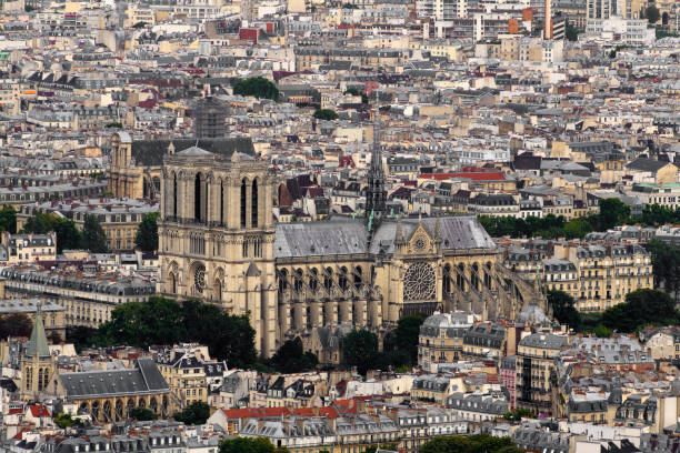 istock Architecture of Paris, France 1013406170