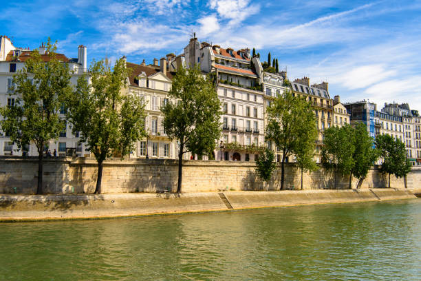 istock Architecture of Paris, France 1013408958