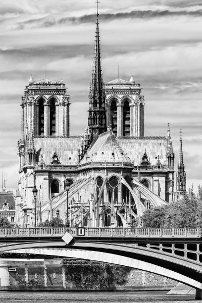 istock Architecture of Paris, France 1013409008