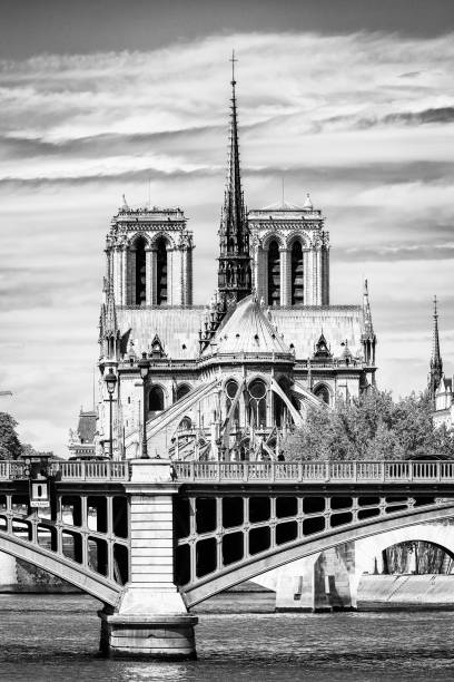 istock Architecture of Paris, France 1013409012