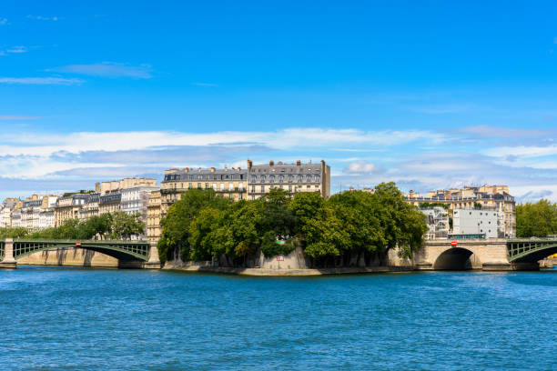 istock Architecture of Paris, France 1013409016
