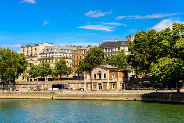 istock Architecture of Paris, France 1013409028