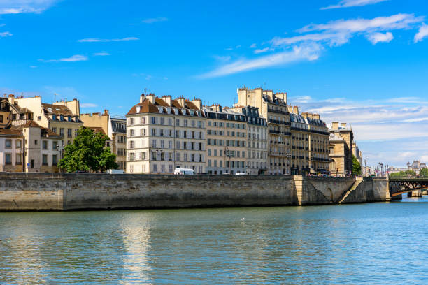 istock Architecture of Paris, France 1013411088