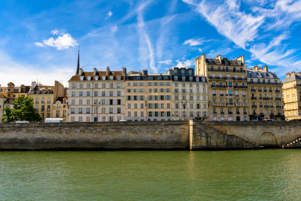 istock Architecture of Paris, France 1013411108