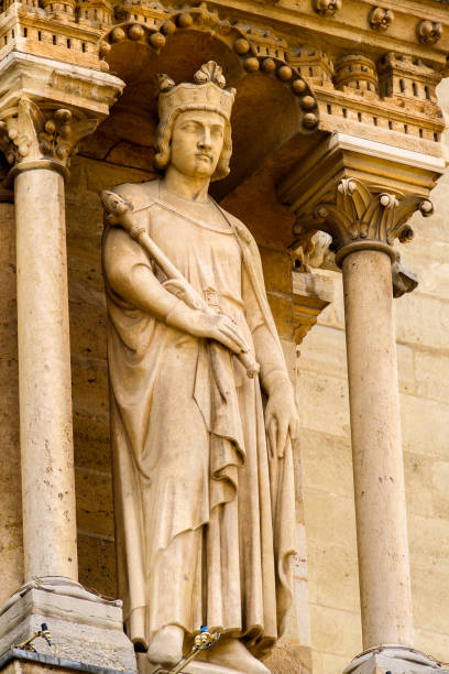istock Architecture of Paris, France 1013411152