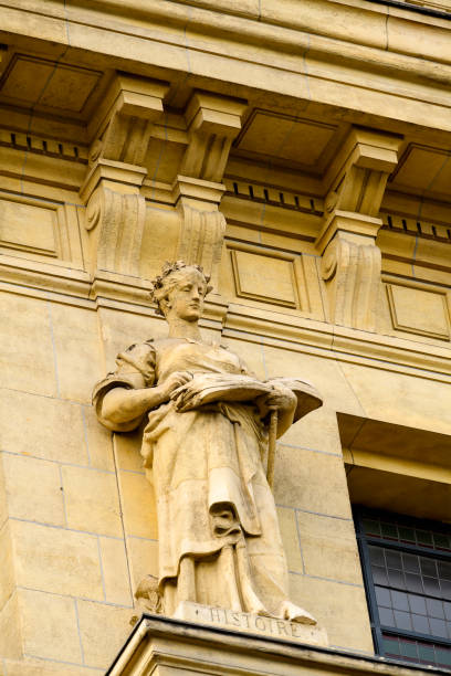 istock Architecture of Paris, France 1013413794