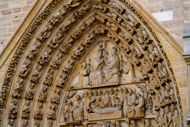 istock Architecture of Paris, France 1013414068