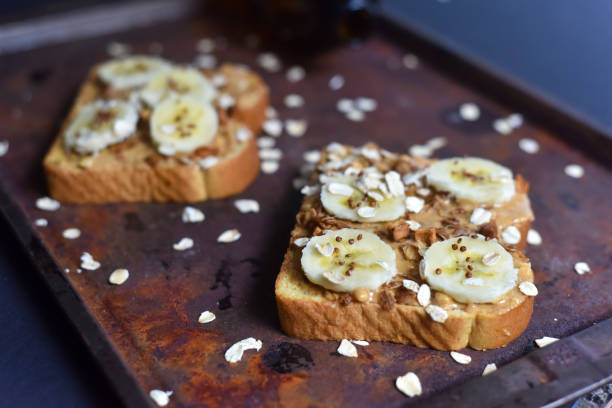 istock Sliced Peanut Butter & Banana Toast 1013414424