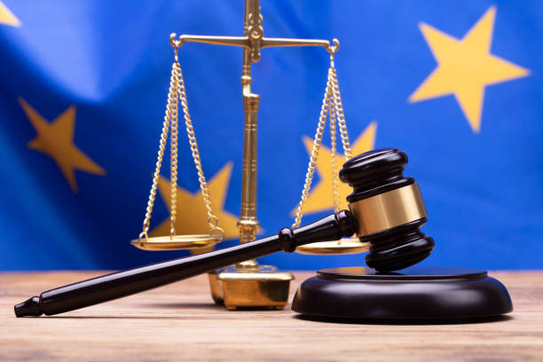istock Close-up Of Mallet And Justice Scale 1013425310