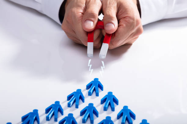 istock Businessman Attracting Blue Team With Horseshoe Magnet 1013435154