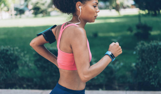 istock Young woman jogging 1013455350