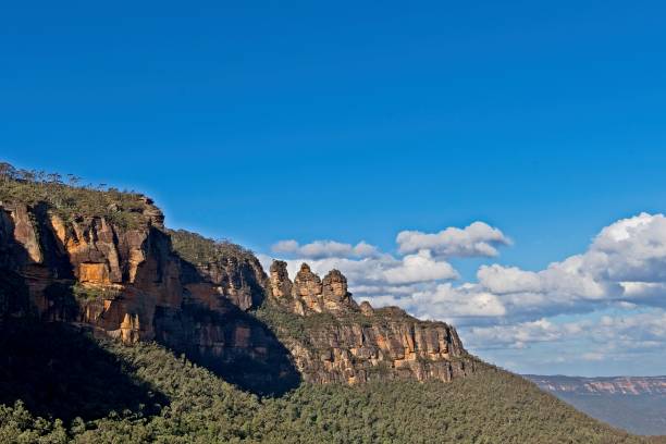 tres hermanas en las montañas azules, cerca de sydney - blue mountains australia sydney australia new south wales fotografías e imágenes de stock