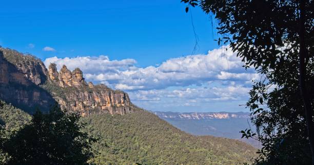 tres hermanas en las montañas azules, cerca de sydney - blue mountains australia sydney australia new south wales fotografías e imágenes de stock