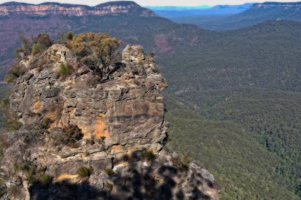 una de las tres hermanas en las montañas azules, cerca de sydney - blue mountains australia sydney australia new south wales fotografías e imágenes de stock