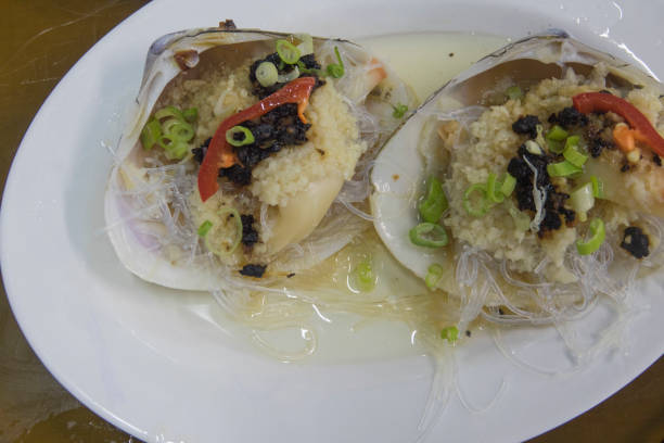 istock Steamed short necked clams 1013482384