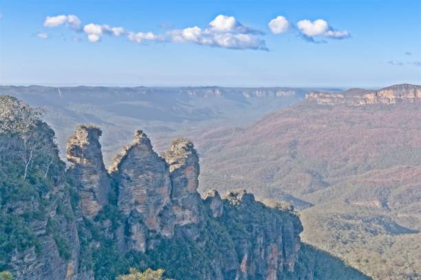 tres hermanas en las montañas azules, cerca de sydney - blue mountains australia sydney australia new south wales fotografías e imágenes de stock