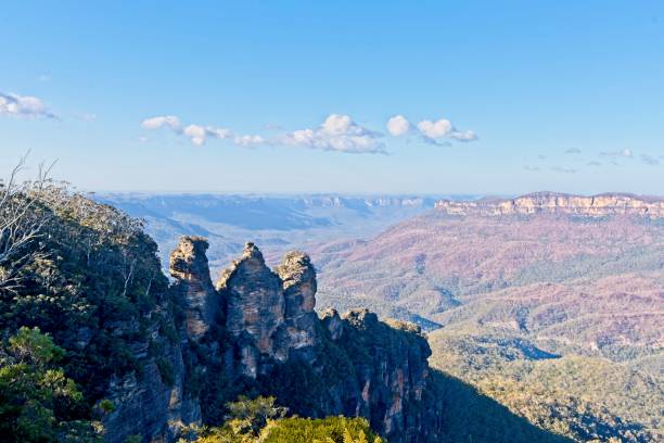 tres hermanas en las montañas azules, cerca de sydney - blue mountains australia sydney australia new south wales fotografías e imágenes de stock