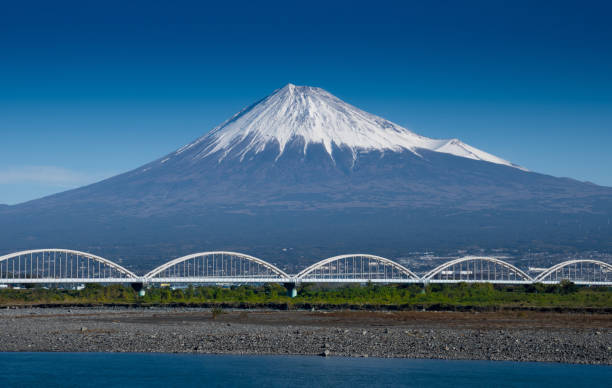 Railway in front of the Fuji san Railway in front of the Fuji san bullet train mount fuji stock pictures, royalty-free photos & images