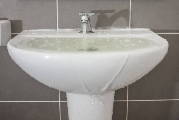 Overflowing water from the washbasin