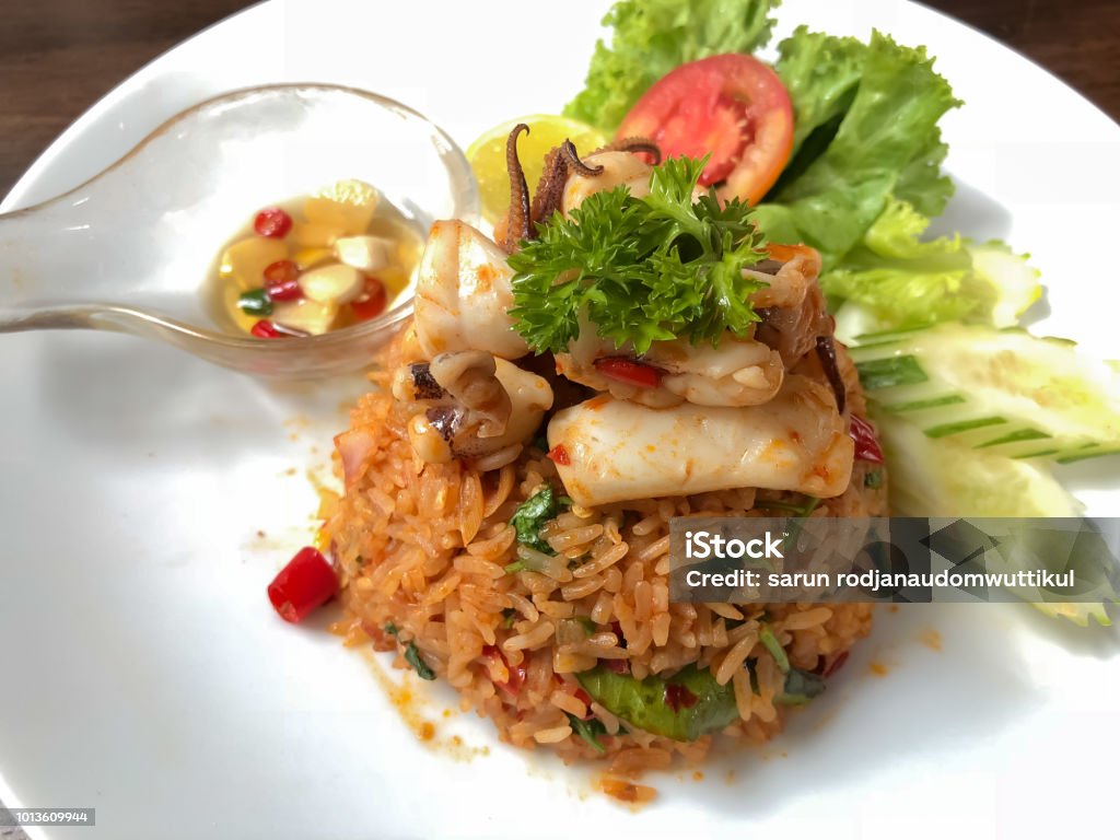 Cơm Chiên Cay Với Thảo Mộc Và Hải Sản Khái Niệm Thực Phẩm Thái ...