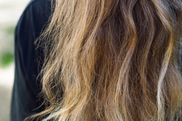 capelli da donna - untidy hair foto e immagini stock