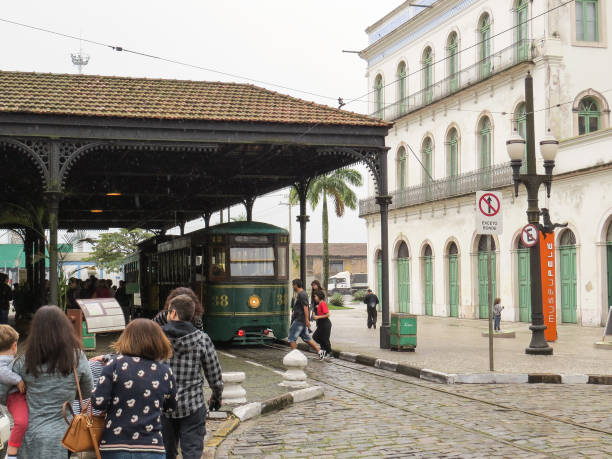 22 июля 2018 года, сантос, сан-паулу, бразилия, бывший железнодорожный вокзал, перед музеем пеле. - pelé стоковые фото и изображения