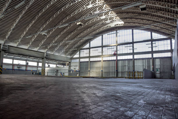 istock Interior of old factory buildings abandoned 1013674672