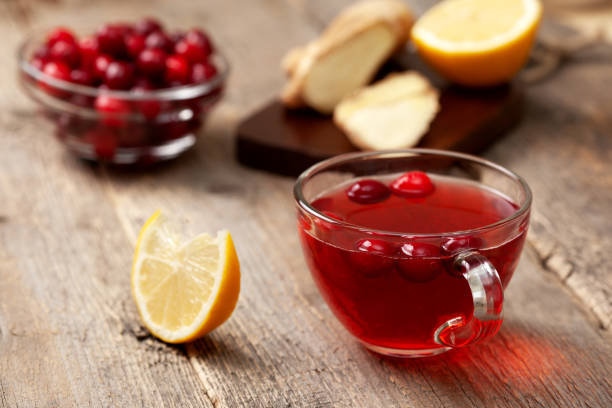 żurawina cytrynowy napój imbirowy - ginger tea drink healthy eating zdjęcia i obrazy z banku zdjęć