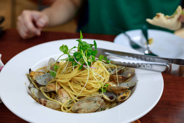istock Italian cuisine, Spaghetti with clams 1013730562
