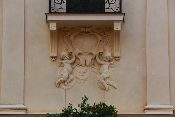istock Close up view on beautiful details on old building facade. Architecture concept. 1013730772