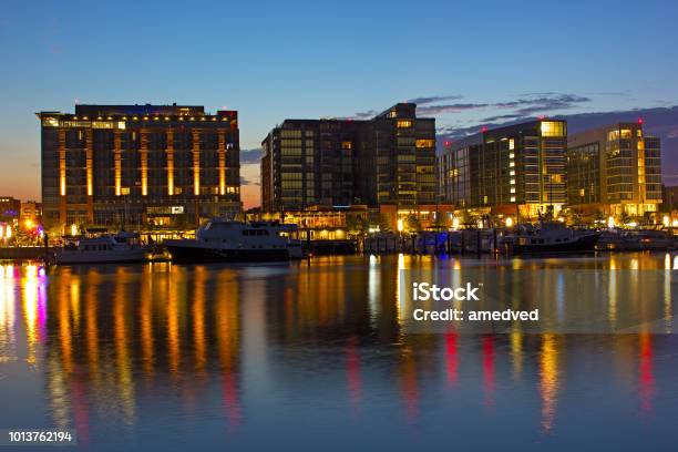 Die Wharf Bezirk Wohngebäude Mit Marina In Der Morgendämmerung Stockfoto und mehr Bilder von Washington DC