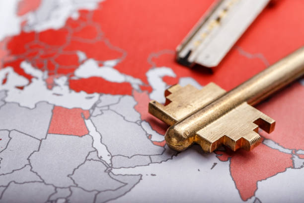 key from the modern door on the contour map of the world. - skeleton key imagens e fotografias de stock