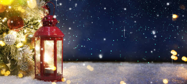 istock Christmas tree with decoration and lighting 1013863368
