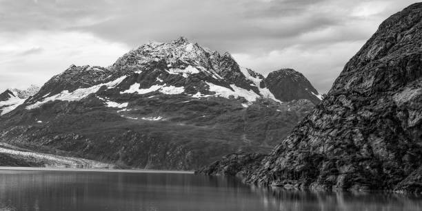 istock Glacier Bay in Black and White 1013901672