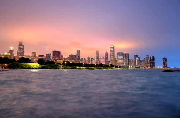 istock Chicago, Illinois skyline at night 1013918786