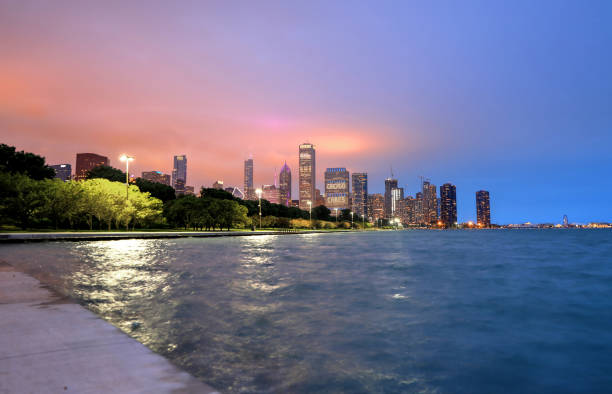 istock Chicago, Illinois skyline at night 1013918868