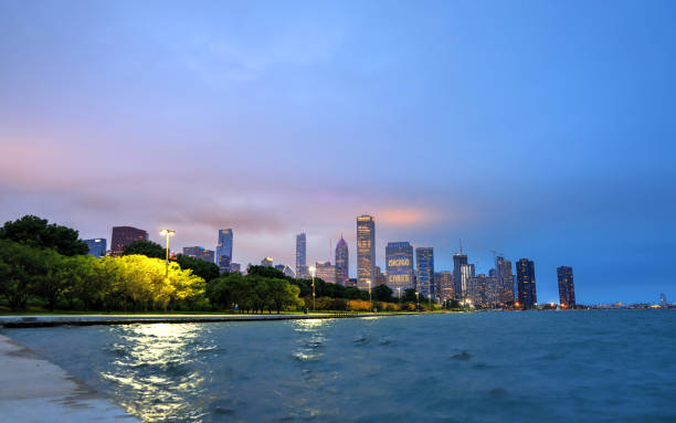 istock Chicago, Illinois skyline at night 1013919080