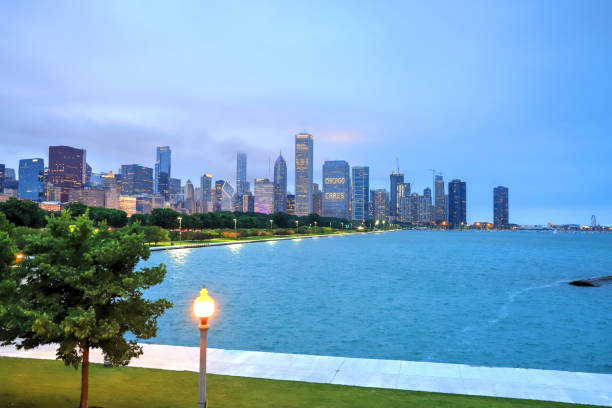 istock Chicago, Illinois skyline at night 1013921306