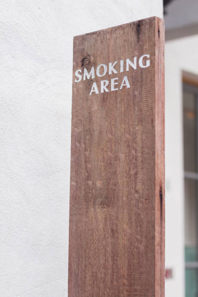 istock Smoking sign area on wooden plate 1013951968