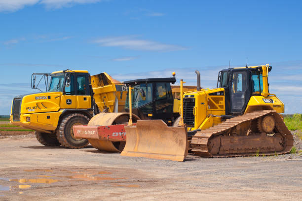 caterpillar, maquinaria pesada dynapac y john deere. - john deer fotografías e imágenes de stock