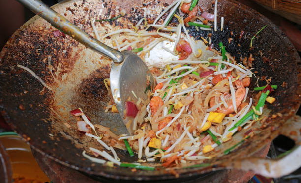 istock Cooking Thai fried noodles in pan. 1013986280
