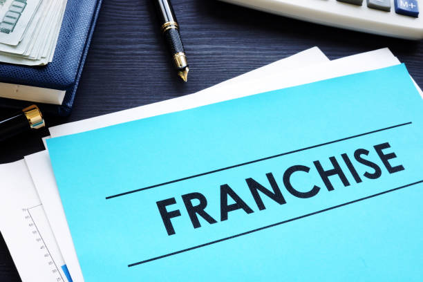 istock Documents with title franchise on a desk. 1014050754