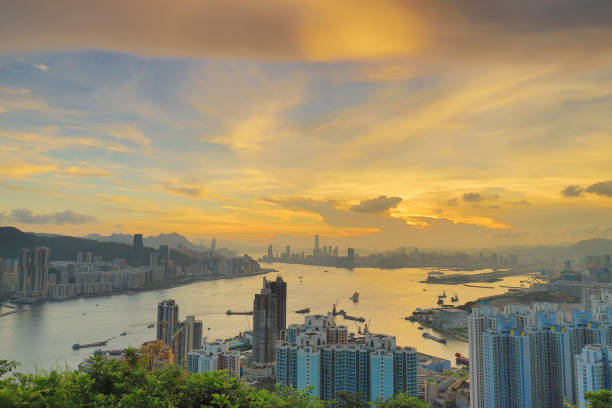 istock an Victoria Harbour at  sunset, Devils Peak hk 1014051080