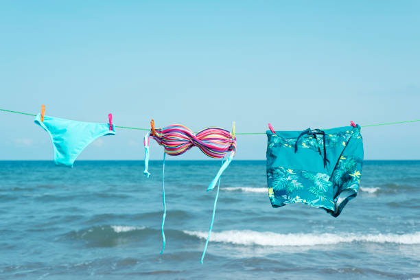 ビキニと服のラインに水泳パンツ - swimming trunks swimwear summer bikini ストックフォトと画像